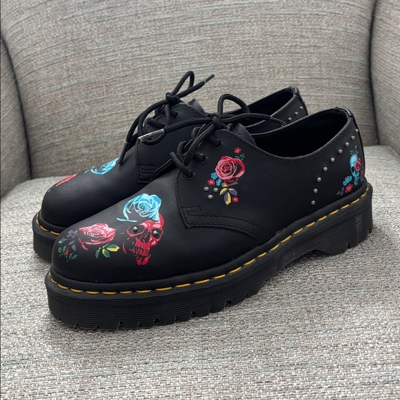 Dr. Martens 1461 Rose Bex Floral Skull Oxford Shoes in Black Women's size 7